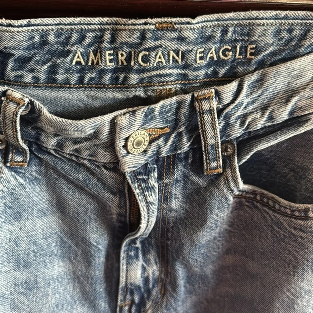 American Eagle Outfitters Women’s Size 4 Blue Distressed Denim High Rise Jeans - Picture 3 of 4